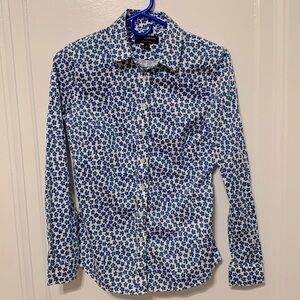 Banana republic blue and white patterned button down shirt, size 2